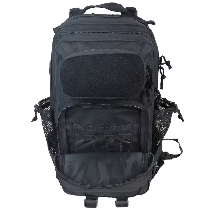 Bolsillo frontal inferior abierto de la mochila negra con organizador interior