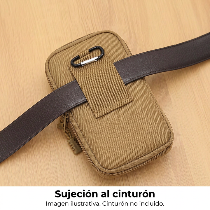 Detalle ilustrativo de un cinturón atravesando la trabilla posterior del bolso caqui; cinturón no incluido