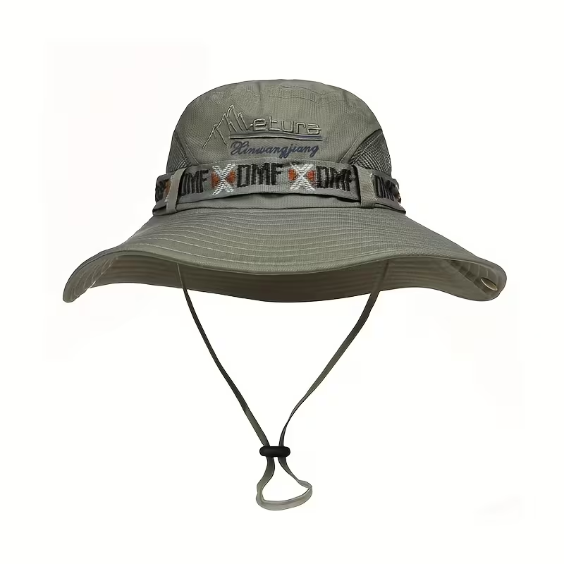 Sombrero verde oliva de ala ancha con cordón ajustable, vista frontal sobre fondo blanco